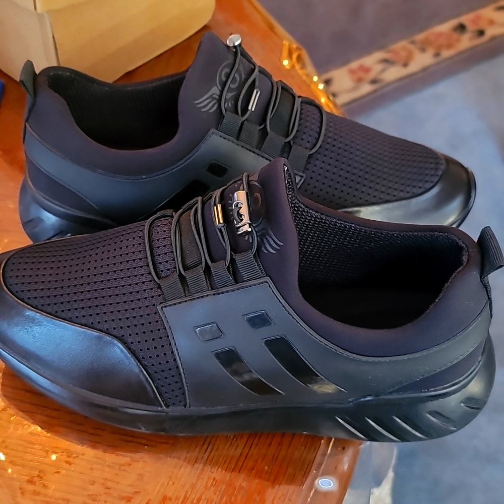 Men slip on